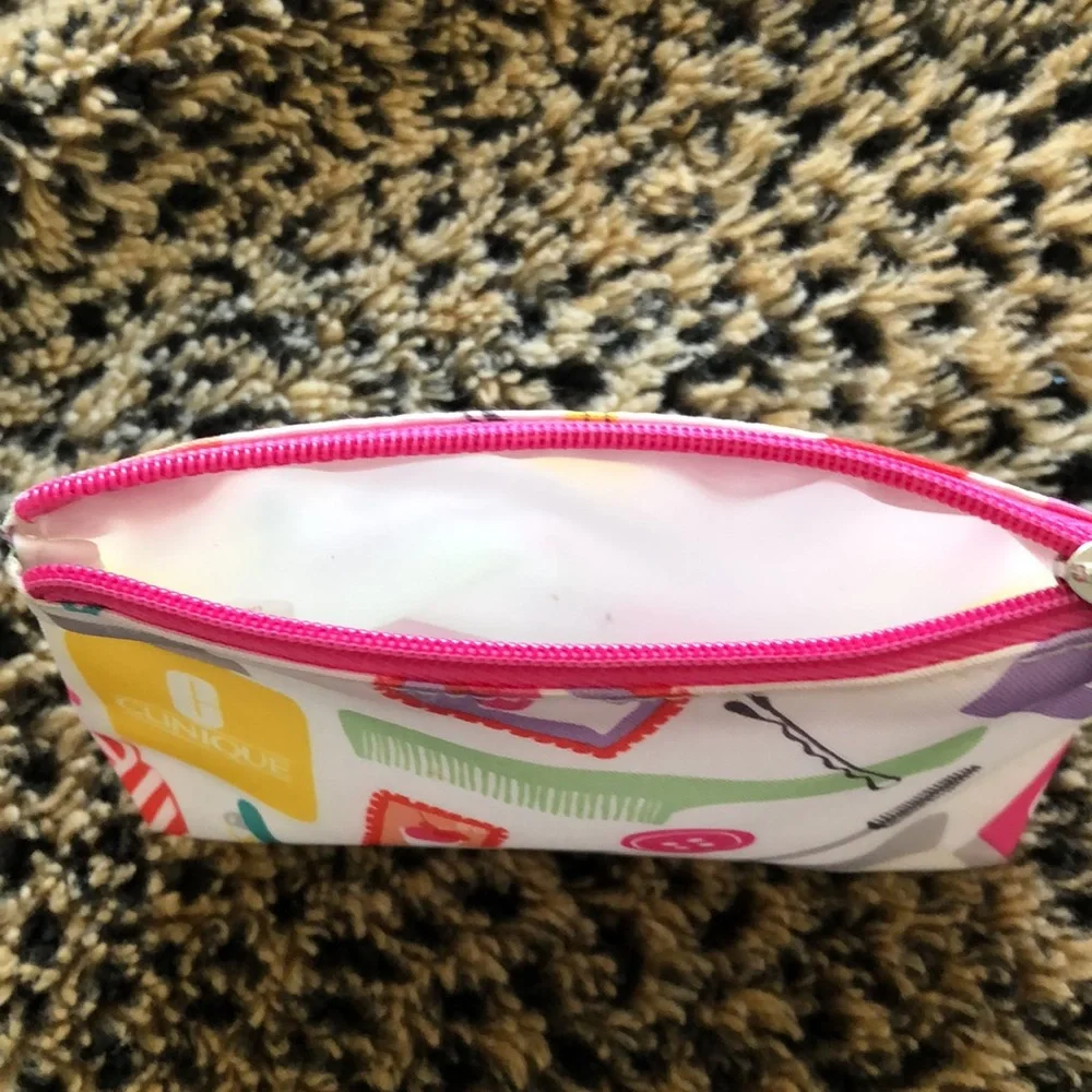 CLINIQUE COLORFUL COSMETIC BAG.
